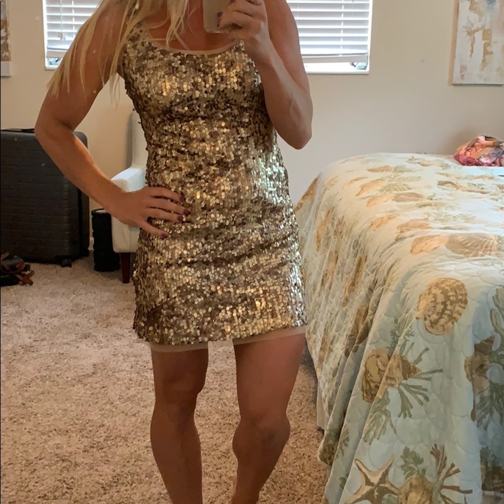 Beautiful gold sequin dress